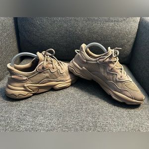 Adidas Women’s Ozweego size 7W